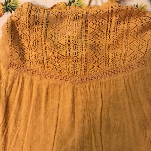 Mustard yellow American Eagle pheasant top - Picture 4 of 4